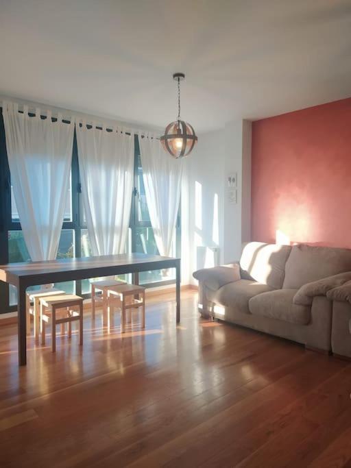 Espectacular adosado en Viana con aparcamiento gratuito. Villa Exterior foto